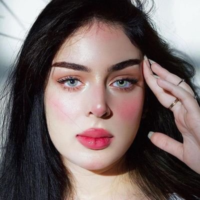 U5iJG0v8T5jdEQD's profile picture. ربما أكون كل شيء لكن عدا أن أكون أمرأه مهزومة