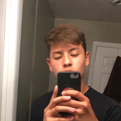 AlonsoG33384082's profile picture. ⚽️/Senior 2021🎓/ AZ🌵/