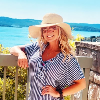 • Wife to TJ 💕 • Dog Mom to Claire & Piper🐾 • Fitness lover •