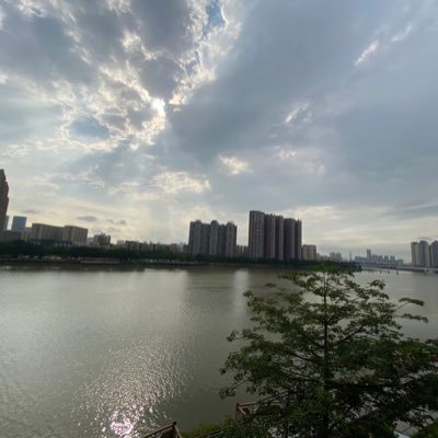 leaofeng's profile picture. 打酱油