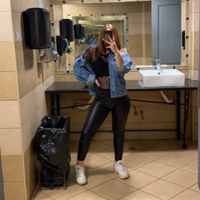 elenaissa12's profile picture. 