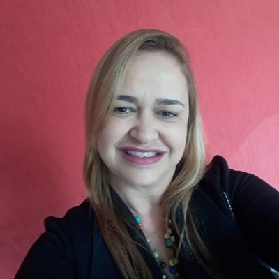 Assessora parlamentar - Câmara dos Deputados 
Assessoria do Deputado Federal Rubens Otoni
Secretária executiva bilíngue - PUC GO
Licenciada em Geografia - UFG