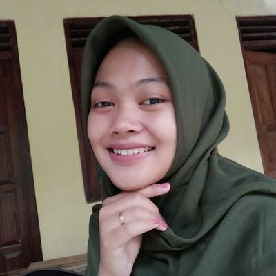Mawar itu biru violet itu merah, aku harus pergi ke kamar mandi|reynald gadhing athafariz💕