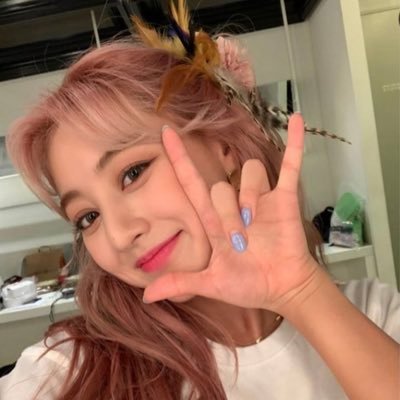 #JIHYO: big tits, big ass, big voice