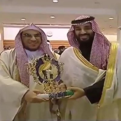 محامي|عضو المركز السعودي للتحكيم التجاري |أمين وخبير إفلاس|عضو مجلس إدارة مركز التميز البحثي في فقه القضايا المعاصرة|ترجلت عن رئاسة الحقوق وعدت لها بعباءة أخرى