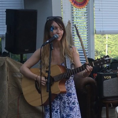 evie_sky's profile picture. Singer-songwriter based in Leeds