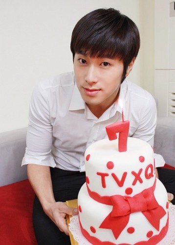 TVXQ&Super Junior
Love you forever
Because I'm cassiopeia&E.L.F
Only 18
never change❤Forever Love