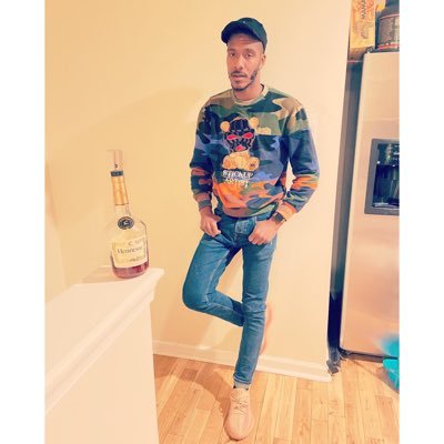 HennyKenny215's profile picture. Henny Kenny on Weekends 🍻🥃 Heavy Thrifter 👕🧢👟.                               Smoke 💨🍃.                                                Sell Clothes 👖