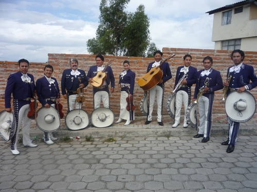 SOMOS EL MEJOR MARIACHI DE QUITO ALEGRES PUNTUALES PARA CONTRATOS LLAMAR WHATSSAP 0997502060 movi 0992798076 CLARO 0995452153