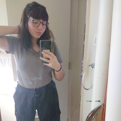 apruebo✨ //estudiante ped Inglés📚📻🌼 // two kids🐶 🐾🧒// tauro♉// i dig feminism ♀💚 // amo el tecito☕
| ig: _liontari_ |