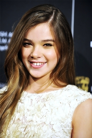 Fan Page for Actress Hailee Steinfeld. We RT you and follow you back too. :) runned by @mandiiel