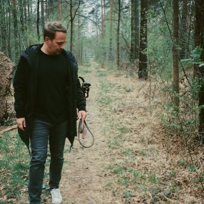 idiotenwelt's profile picture. Um es in einer Nussschale zusammenzufassen: Gedanken. schlechter Humor. Hauptschulpoesie.