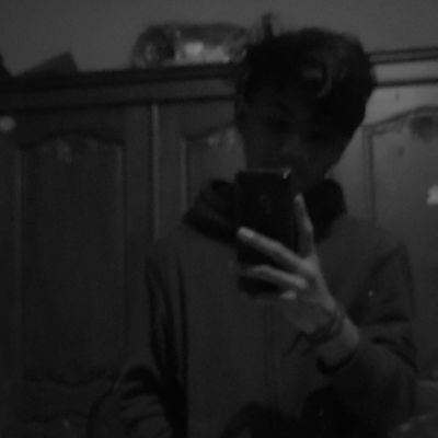 elusihpal's profile picture. hanya manusia dengan dua kaki yang suka sekali bermimpi