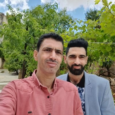 انا شاب من فلسطين اسكن مدينة الخليل واعمل فني الكترونيات