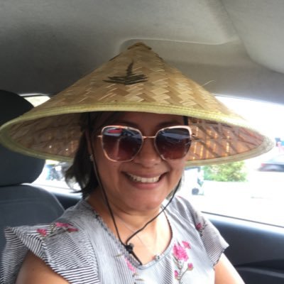 Soy una Súper mamá ,el mejor trabajo que pude escoger ,mis raíces son chinas así que tengo un poco TOC de ellos ,creo en el señor Jesucristo .