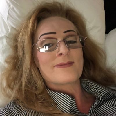 Born in Ky . I’ve moved from west coast to east coast. I’ve had at 3 incarnations nerd, professional entertainer, and lady who lunches Divorced after 30 years .
