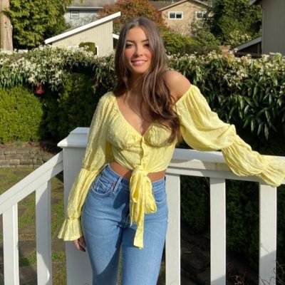 kylieedwards22's profile picture. BCIT Broadcast & Online Journalism Graduate.