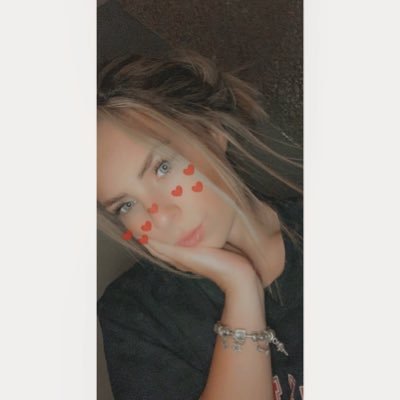 LizzaayyRheon's profile picture. 