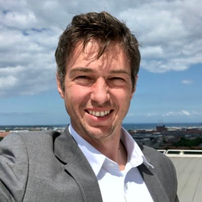 Kommunikationschef, science-nørd og ketsjersportsentusiast. Tweeter om alt mellem himmel og jord - mest sundhed, forskning og politik. Alt for egen regning.