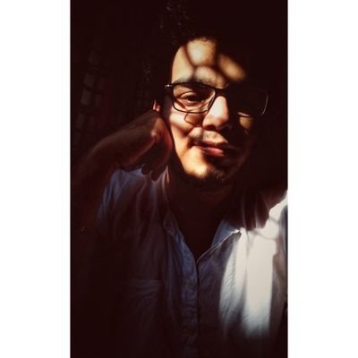 karanreallyfast's profile picture. An escapist. Username seconds it.
26. Indian. Content Writer. For lifestyle and food blogs hit the Instagram : @thefoodhogger