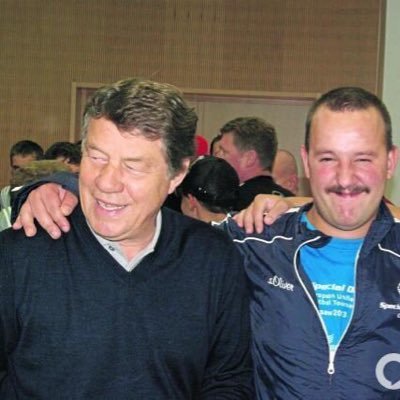 Retired football scout, now part time German commentator. NUFC and Schalke supporter for my sins.