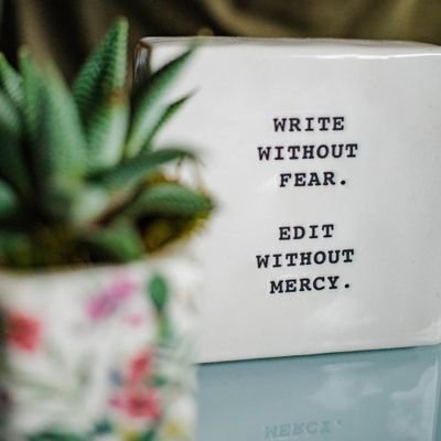 Blogger | Writer | Looking to engage with other writers, and make a living while I'm young!
Instagram = https://t.co/vuNvoh8BPU