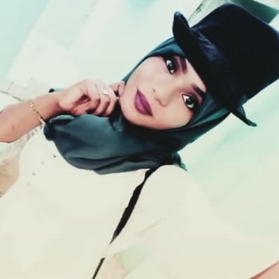 am0na12's profile picture. ‏ يقاس العقل بالنقاش والصحبة بالمواقف.