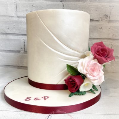 Offering a wide range of cakes, specialising in feature and carved cakes. we cater for those with special dietary requirements. #glutenfree #vegan #weddingcake