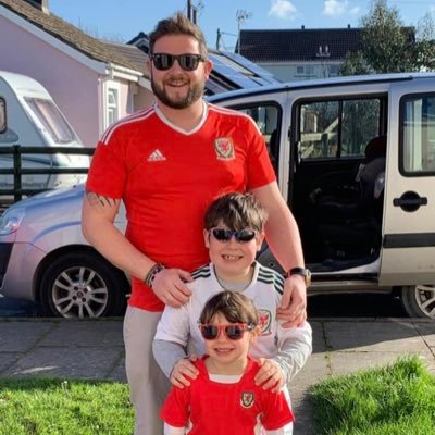 Pembrokeshire-Cardiff-Wales-Gods Country. Proud father of 2 beautiful kids, Cardiff, Wales football fanatic. BLUEBIRDS 🐳🐳🏴󠁧󠁢󠁷󠁬󠁳󠁿🏴󠁧󠁢󠁷󠁬󠁳󠁿🤙🏿👌🏿