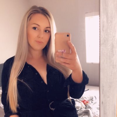 kelly_melissa's profile picture. finley 🖤 hairdresser, colourist and hair extentions 💜