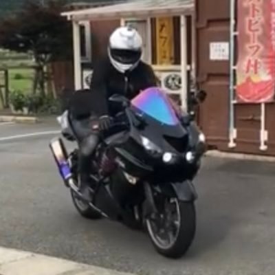 多趣味でメインはバイク♪👍 バイクは4台♪贅沢🤣スズキジェベル125、ドゥカティモンスター800Sie、トライアンフタイガー800XCX、カワサキZZR1400🤣車はトヨタエスティマACR30W😁同居はドワーフロップイヤー♀ラテ🐰、海水魚・淡水魚😍趣味他はキャンプ、DIY、アニメ、漫画、他🤣 #鮪会 所属
