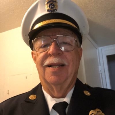 Started chasing fire engines at age 7 on my bicycle. I figured out later on it was better to ride on the engine. Managed to do it for 44 years! 👨🏻🚒🇺🇸