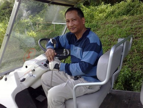 Vic_Vizcocho_Jr's profile picture. too busy to mince words...