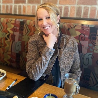 MoniqueRelate's profile picture. 