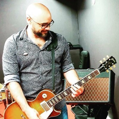 CENACEdDy's profile picture. Responsable Digital chez VINCI Construction France
One of the Thousand - Paris 2019 - Guitarist