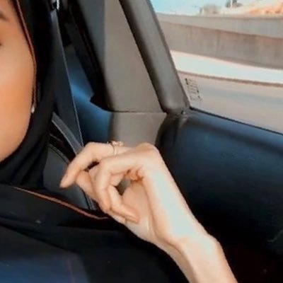 sarakofan's profile picture. اعيش في مملكة الهدو 📔✏️  بنت الجنوب عزي وفخر