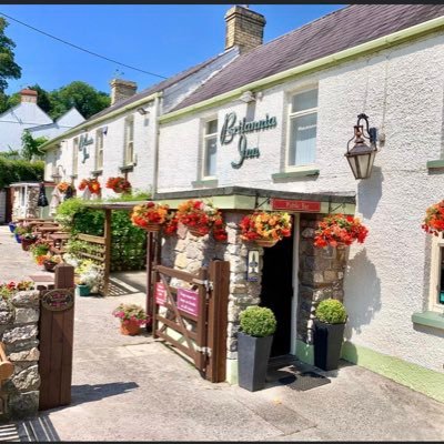 Martin and Lindsey invite you to visit them at this beautiful 18th Century pub, with its original fireplaces, bread oven and roof beams.A warm welcome awaits.