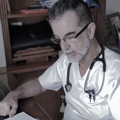 32 años dedicados a la medicina, y ¡con ganas de mejorar!😷
Padre, médico y sobre todo persona 👨‍👧‍👦