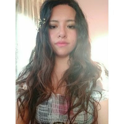 MayitaMirandaH's profile picture. soy Maria Renee pero me dicen May / arqui / estudio inglés y alemán / amo dibujar y tocar guitarra / mi música fav es Metallica, Queen y Led Zeppelin🎶❤