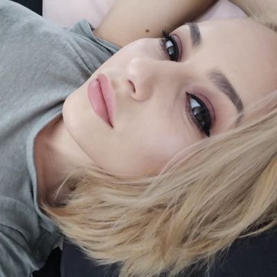 Simina133's profile picture. lalalalalaaA