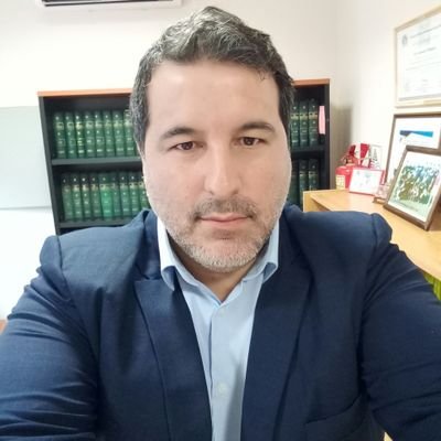 Doctor en Derecho y Magister en Administración de Justicia. Ambientalista. Futbolero mal. Por esta vía son opiniones personales!!!