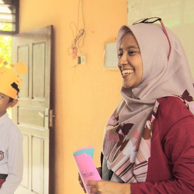 Teman bermain dan belajar Rira, kejar2an, joget2an juga sih