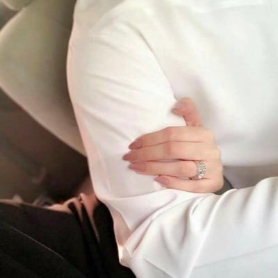 كن رآقيا في آفعالك آجعل لك قيمه في قلوب آلنآس آن لم يكن حباً فليكن آحترآما .. .