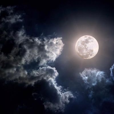 لا تجعل أحداً يهزم مبسمك الجميل ابتسم دائماً❤.