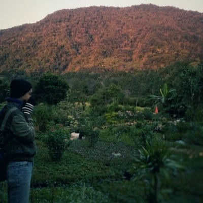 aku adalah sesosok makhluk hidup yang dititipkan oleh tuhan melalui kedua orang tua ku untuk berada di muka bumi...