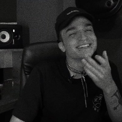 10 retardadas que criaram um grupo e agora estão se juntando para falar merda, tudo isso porquê amam um corno chamado João Vitor, vulgo @konai 🦇🖤