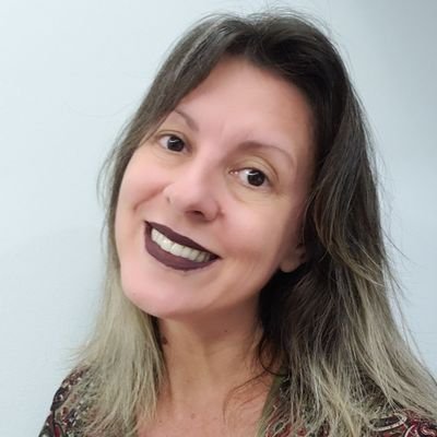 Bacharel e Licenciada em Informática; Especializada em Informática Educativa, PIGEAD e DI.
Gosto praia, pedalar, fazer trilhas, amizades e um bom papo.