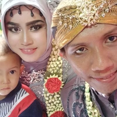 jadi orang sabar dan slalu hormati orang tua,setia kawan dan pasangan,bukan penjilat, dan WATADOS