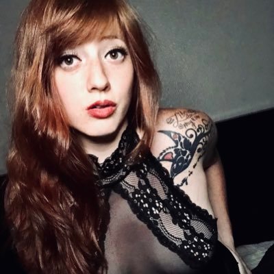 emmafoxxx1's profile picture. A little hippie, a pinch of witchy and lots of love 🖤 free spirited, fiery red head!