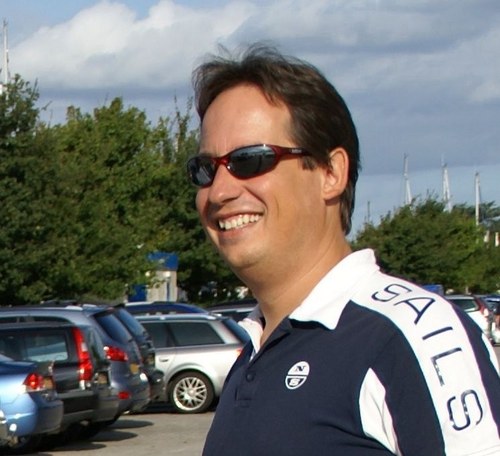 Peter1870's profile picture. Beetje zeilen, beetje werken bij Albert Heijn, beetje gitaar spelen en last but not least beetje Papa uithangen.